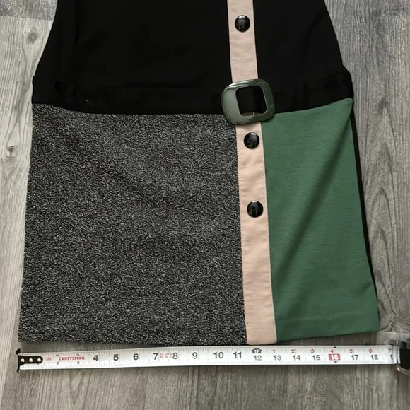 J Taylor - ADORABLE 🥰 Mixed Media Dress w/Faux Belt Buckle /Buttons- Size 4 - Picture 4 of 14